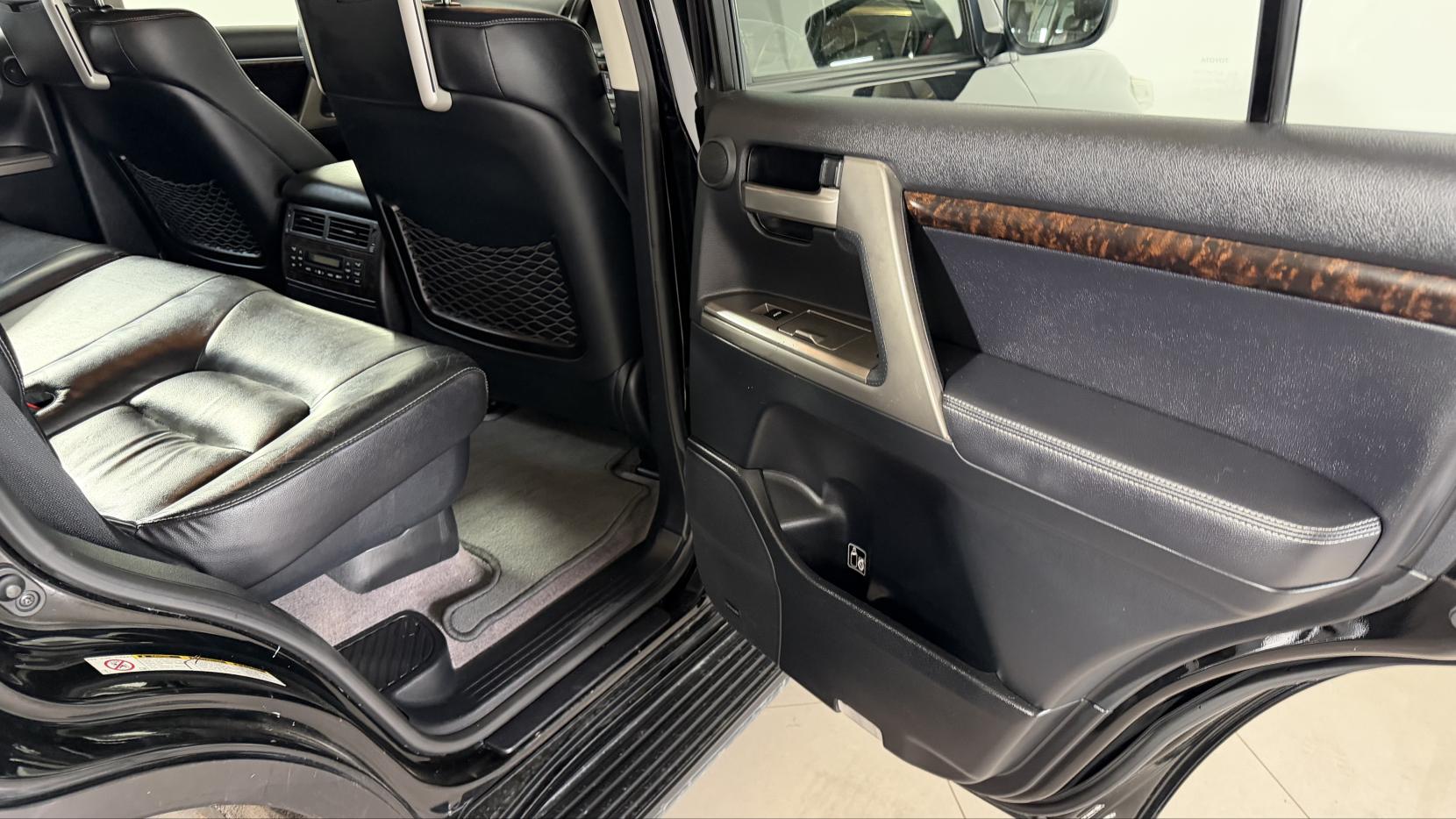 Toyota Land Cruiser 4.5 D-4D V8 60th Anniversary SUV 5dr Diesel Auto 4WD Euro 4 (286 ps)