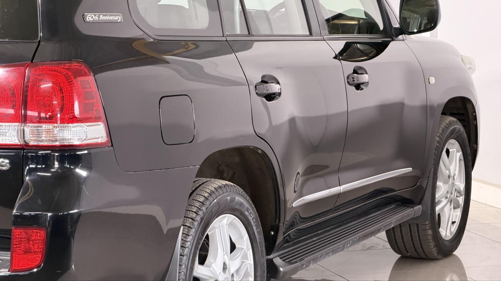 Toyota Land Cruiser 4.5 D-4D V8 60th Anniversary SUV 5dr Diesel Auto 4WD Euro 4 (286 ps)