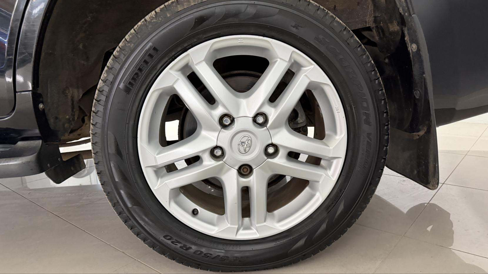 Toyota Land Cruiser 4.5 D-4D V8 60th Anniversary SUV 5dr Diesel Auto 4WD Euro 4 (286 ps)