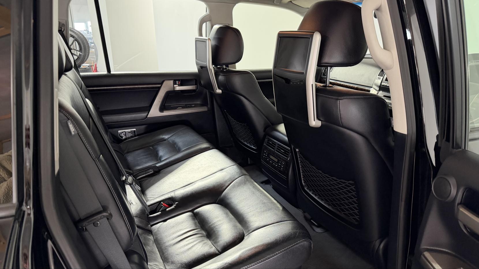 Toyota Land Cruiser 4.5 D-4D V8 60th Anniversary SUV 5dr Diesel Auto 4WD Euro 4 (286 ps)