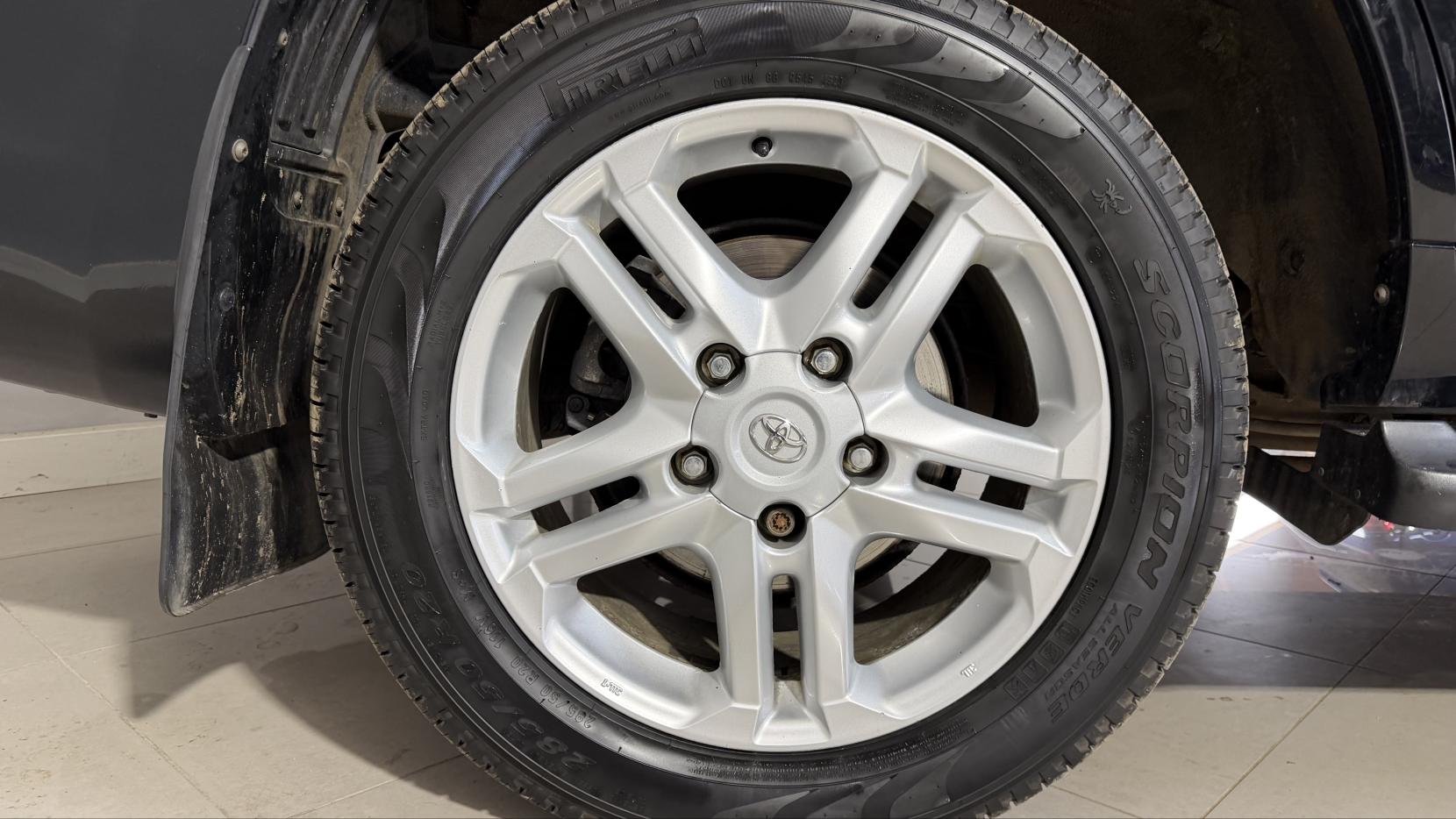 Toyota Land Cruiser 4.5 D-4D V8 60th Anniversary SUV 5dr Diesel Auto 4WD Euro 4 (286 ps)