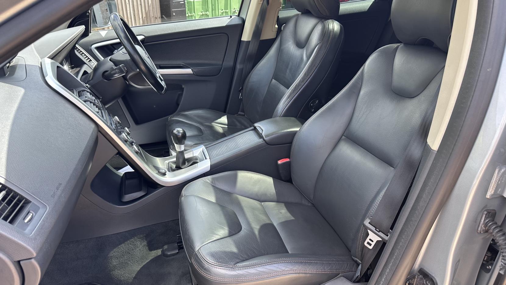 Volvo XC60 2.0 D3 DRIVe SE Lux SUV 5dr Diesel Manual Euro 5 (163 ps)