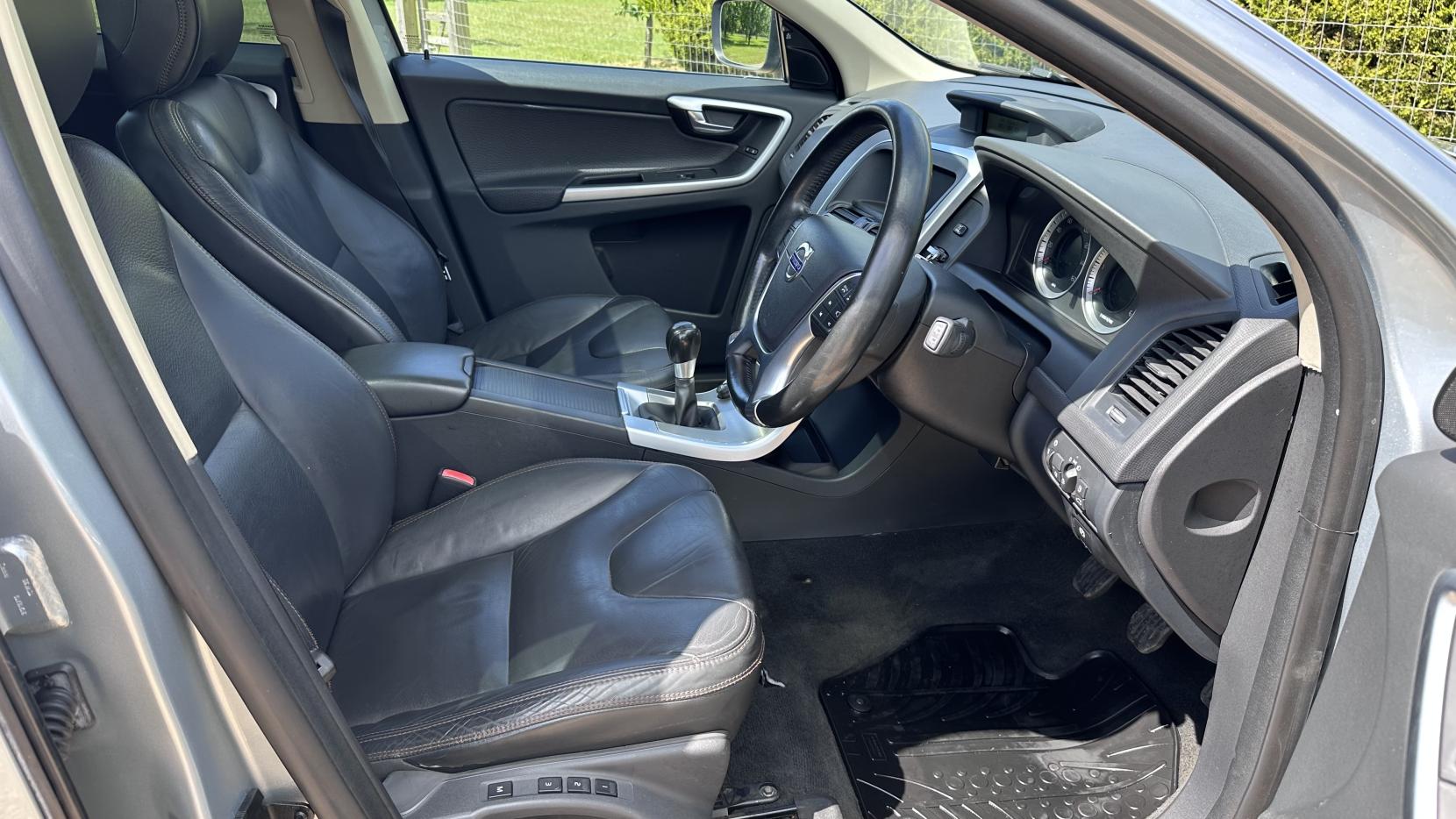 Volvo XC60 2.0 D3 DRIVe SE Lux SUV 5dr Diesel Manual Euro 5 (163 ps)