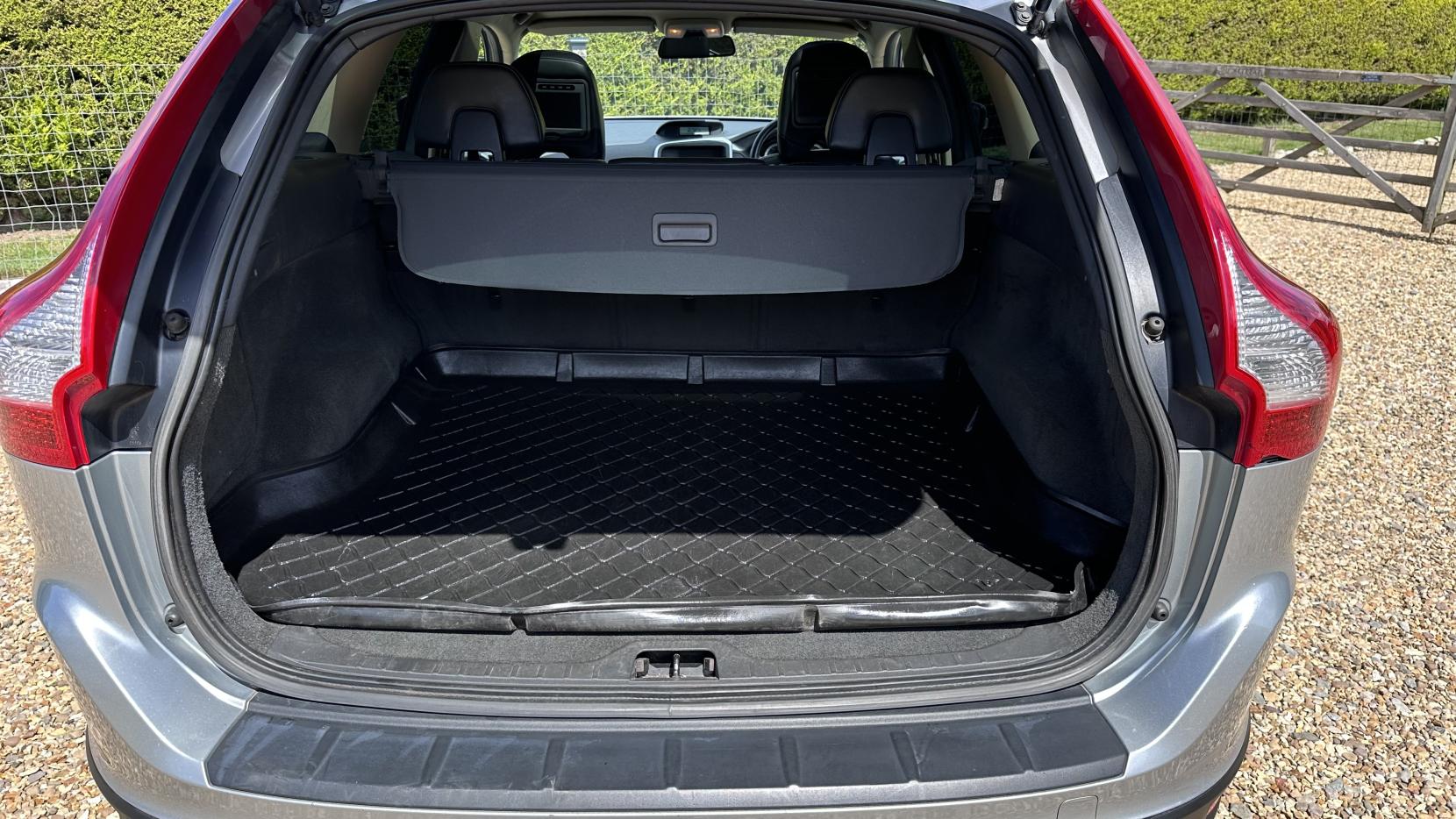 Volvo XC60 2.0 D3 DRIVe SE Lux SUV 5dr Diesel Manual Euro 5 (163 ps)