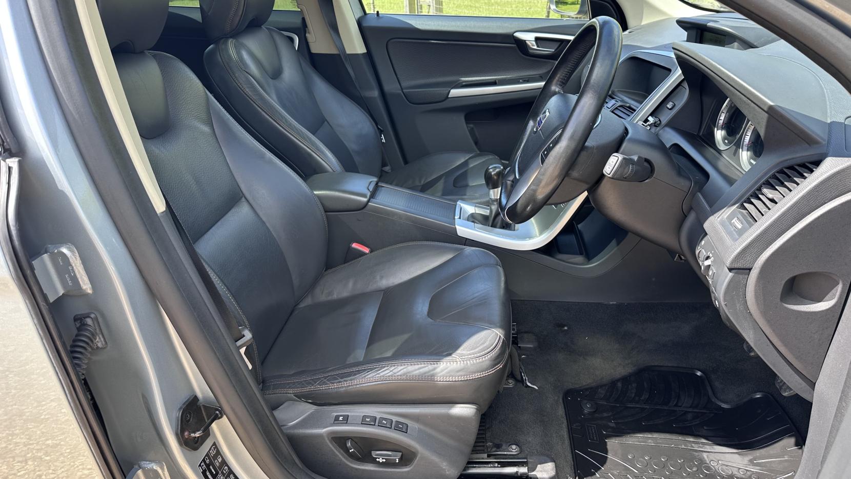 Volvo XC60 2.0 D3 DRIVe SE Lux SUV 5dr Diesel Manual Euro 5 (163 ps)
