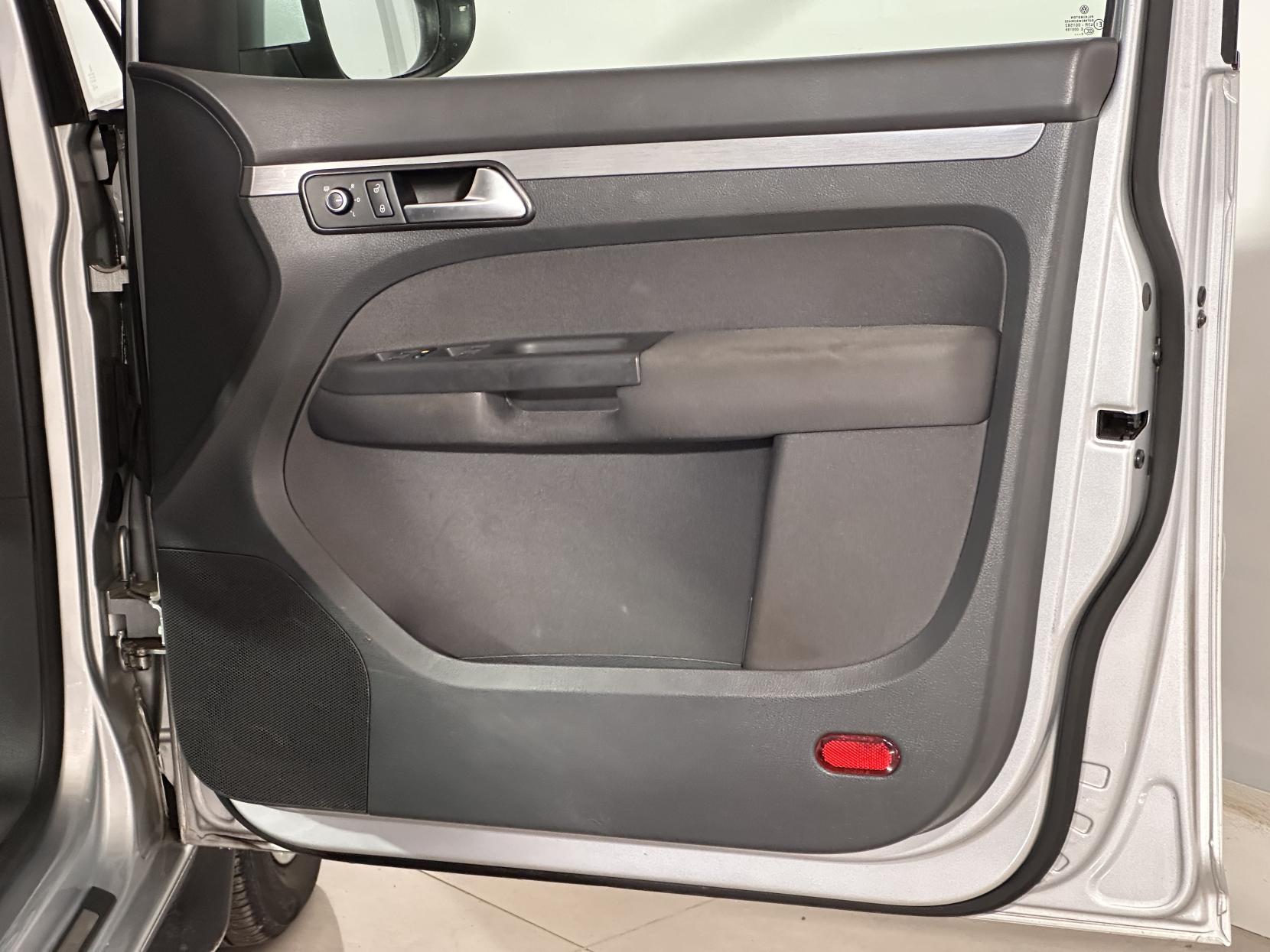 Volkswagen Touran 2.0 TDI SE MPV 5dr Diesel Manual Euro 5 (140 ps)