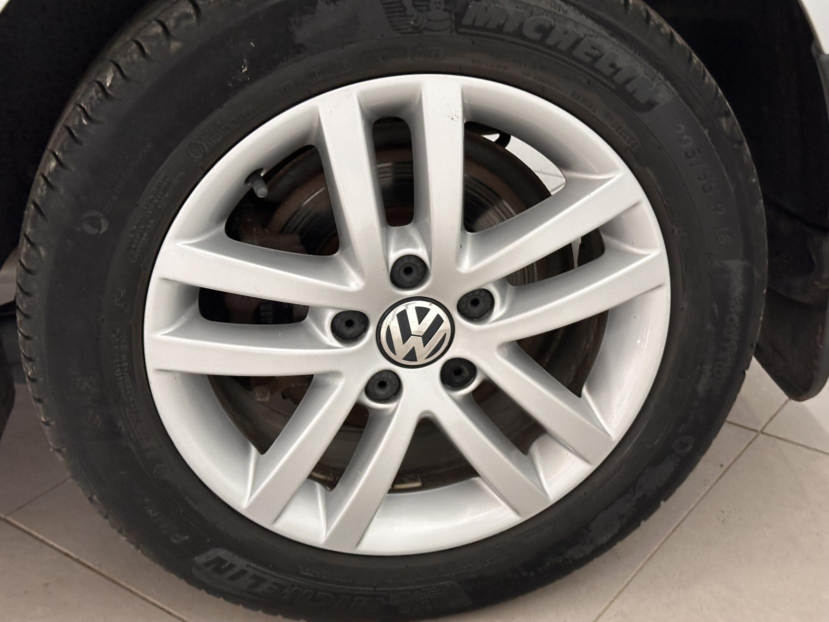 Volkswagen Touran 2.0 TDI SE MPV 5dr Diesel Manual Euro 5 (140 ps)
