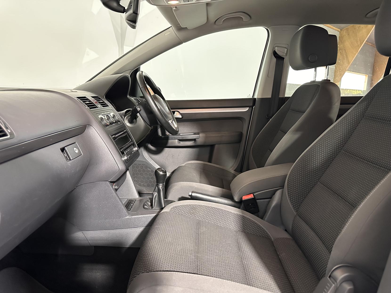 Volkswagen Touran 2.0 TDI SE MPV 5dr Diesel Manual Euro 5 (140 ps)