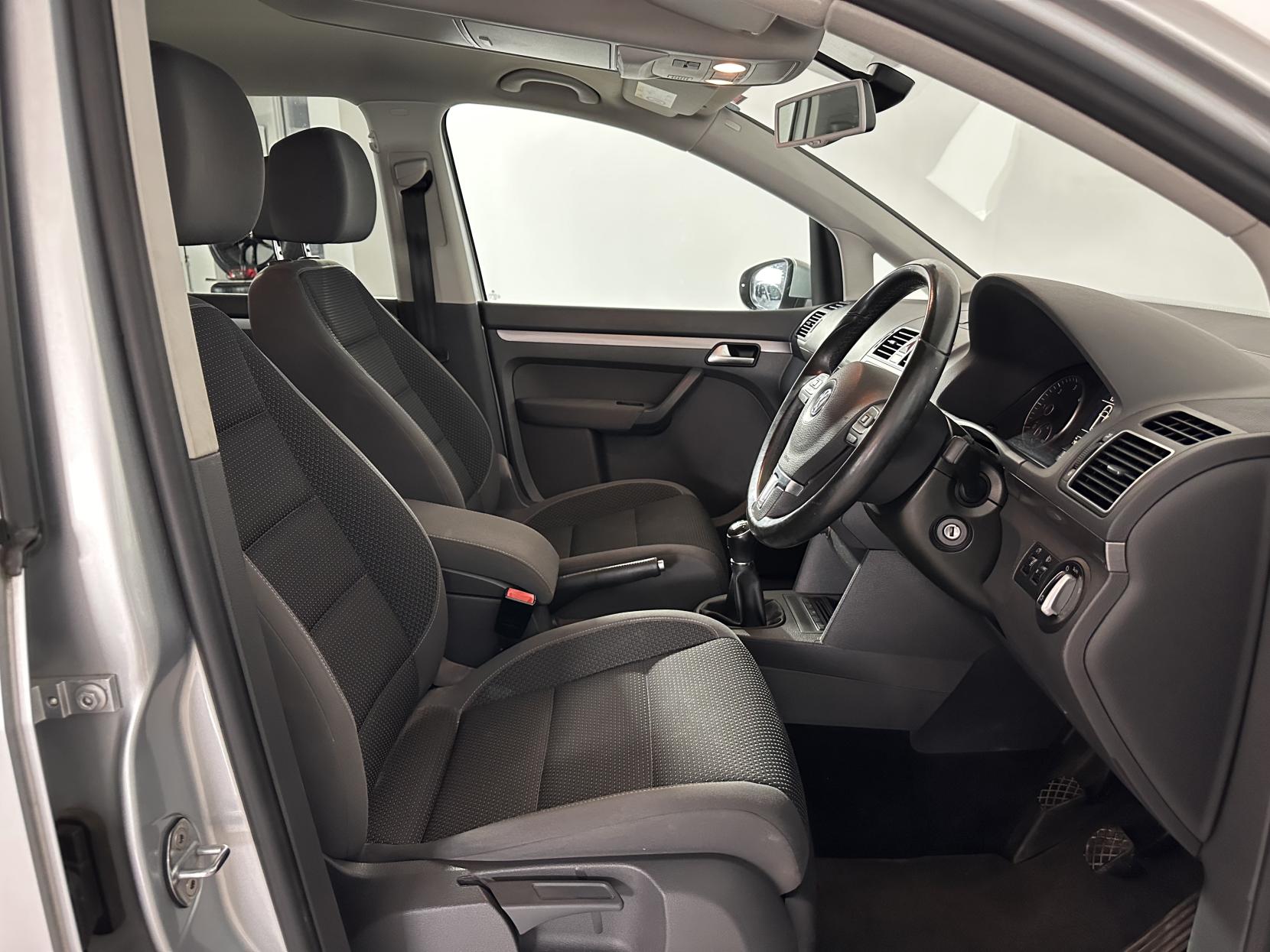 Volkswagen Touran 2.0 TDI SE MPV 5dr Diesel Manual Euro 5 (140 ps)