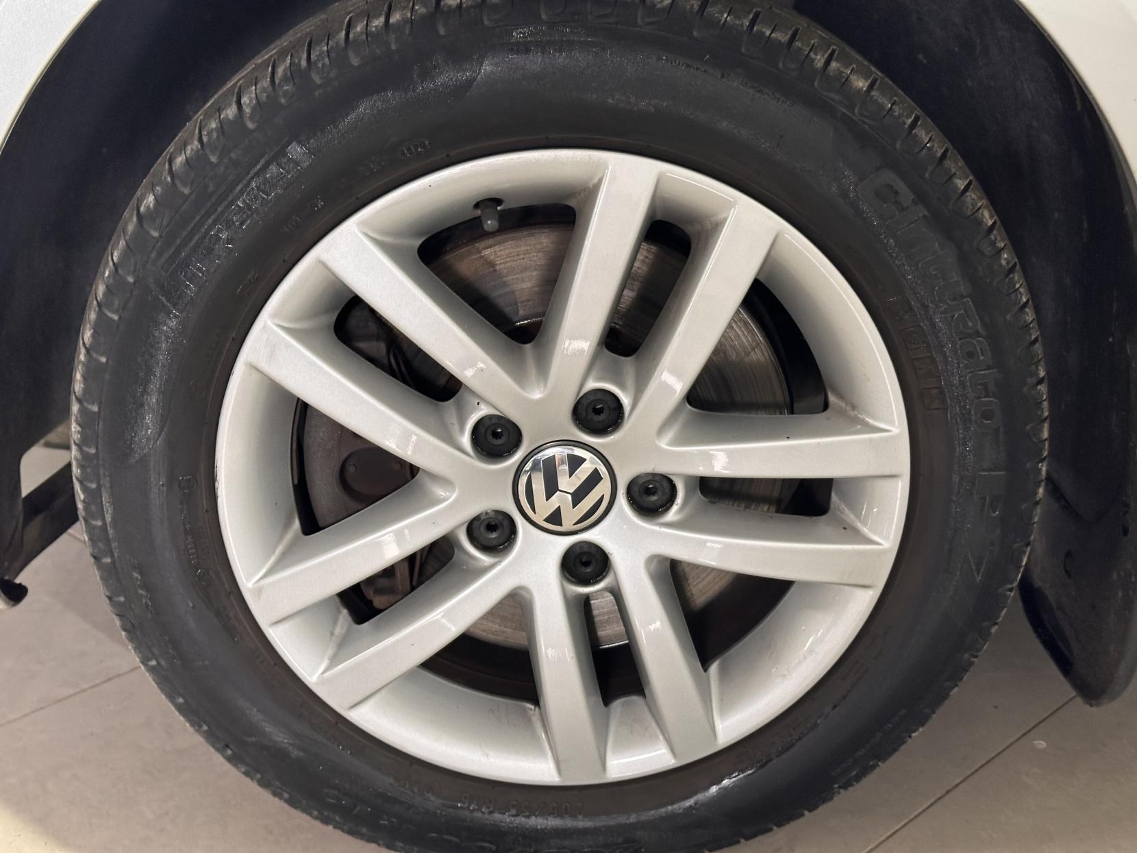Volkswagen Touran 2.0 TDI SE MPV 5dr Diesel Manual Euro 5 (140 ps)