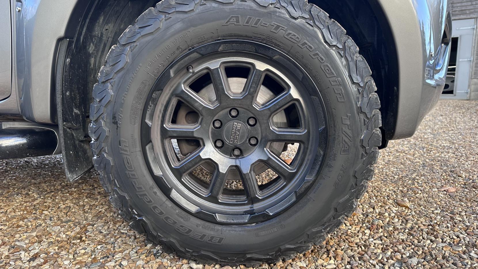 Nissan Navara 2.3 dCi Tekna Pickup Double Cab 4dr Diesel Auto 4WD Euro 6 (190 ps)