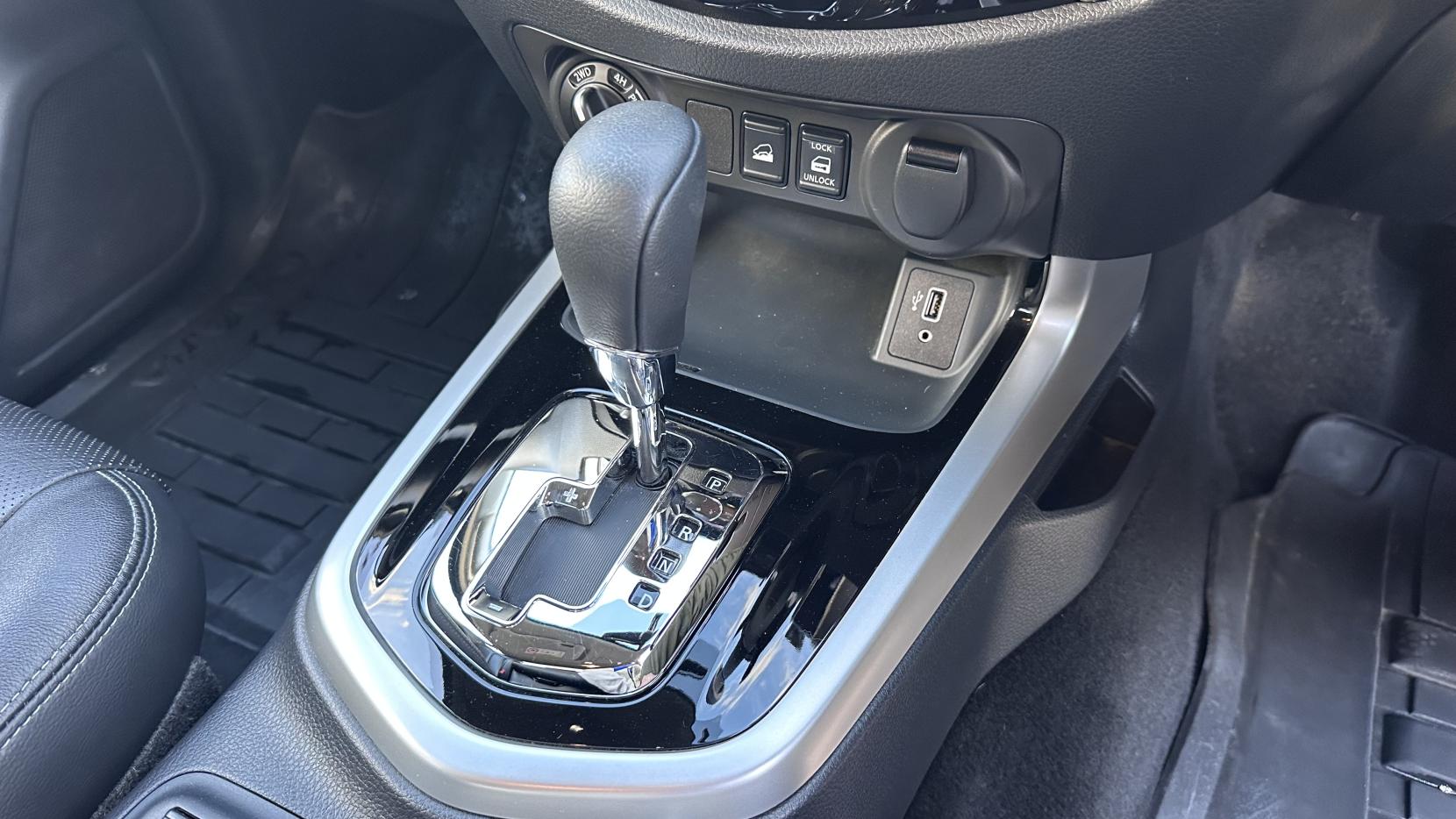 Nissan Navara 2.3 dCi Tekna Pickup Double Cab 4dr Diesel Auto 4WD Euro 6 (190 ps)