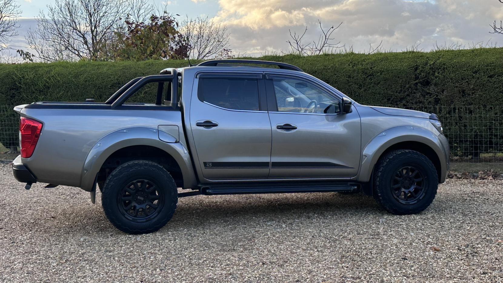 Nissan Navara 2.3 dCi Tekna Pickup Double Cab 4dr Diesel Auto 4WD Euro 6 (190 ps)