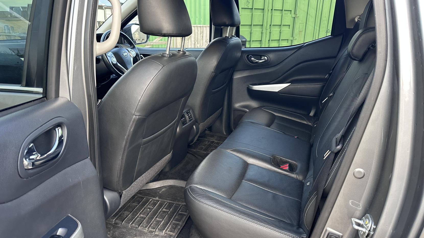 Nissan Navara 2.3 dCi Tekna Pickup Double Cab 4dr Diesel Auto 4WD Euro 6 (190 ps)