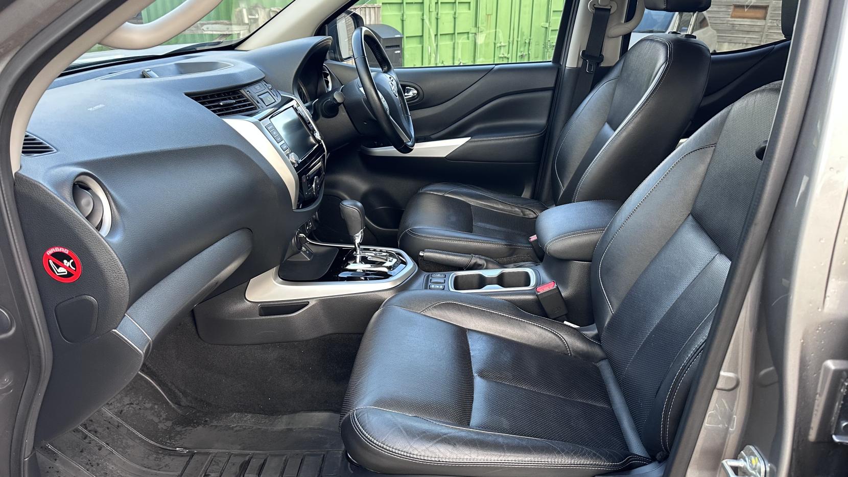 Nissan Navara 2.3 dCi Tekna Pickup Double Cab 4dr Diesel Auto 4WD Euro 6 (190 ps)