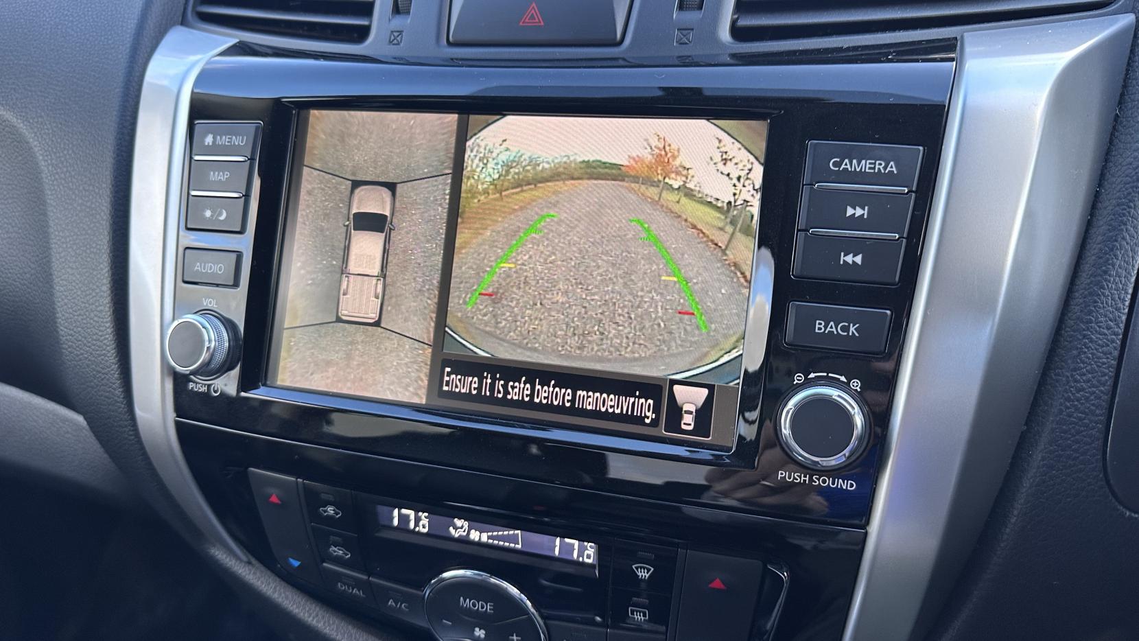 Nissan Navara 2.3 dCi Tekna Pickup Double Cab 4dr Diesel Auto 4WD Euro 6 (190 ps)