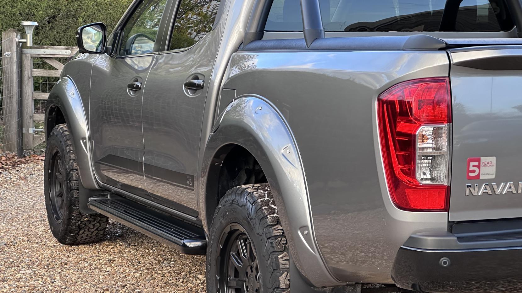 Nissan Navara 2.3 dCi Tekna Pickup Double Cab 4dr Diesel Auto 4WD Euro 6 (190 ps)