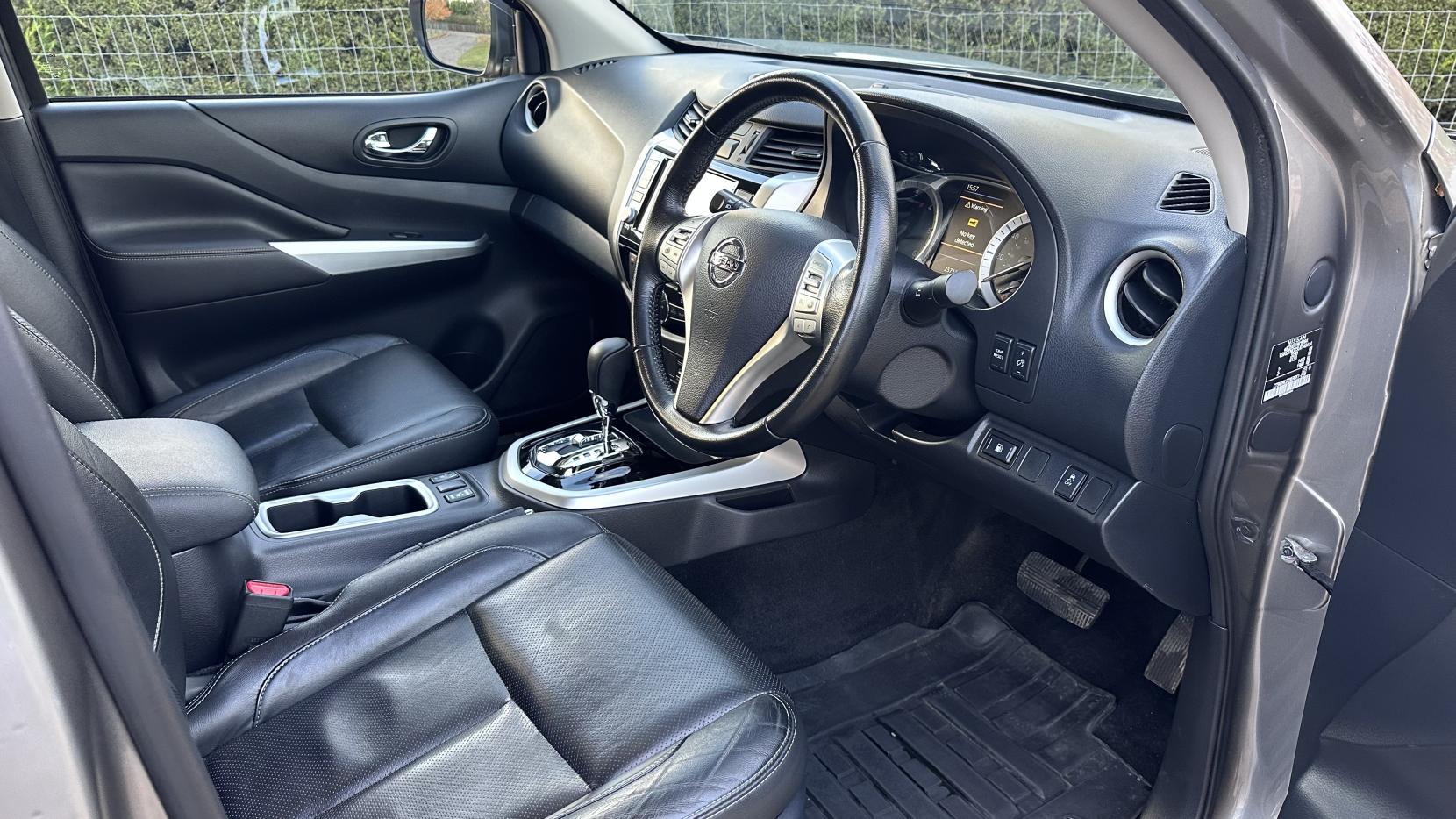 Nissan Navara 2.3 dCi Tekna Pickup Double Cab 4dr Diesel Auto 4WD Euro 6 (190 ps)