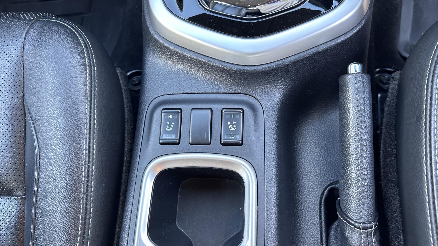 Nissan Navara 2.3 dCi Tekna Pickup Double Cab 4dr Diesel Auto 4WD Euro 6 (190 ps)