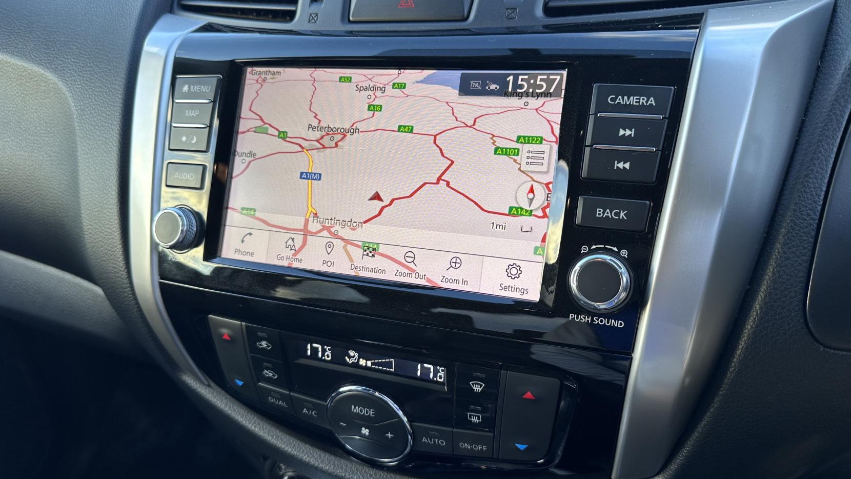 Nissan Navara 2.3 dCi Tekna Pickup Double Cab 4dr Diesel Auto 4WD Euro 6 (190 ps)