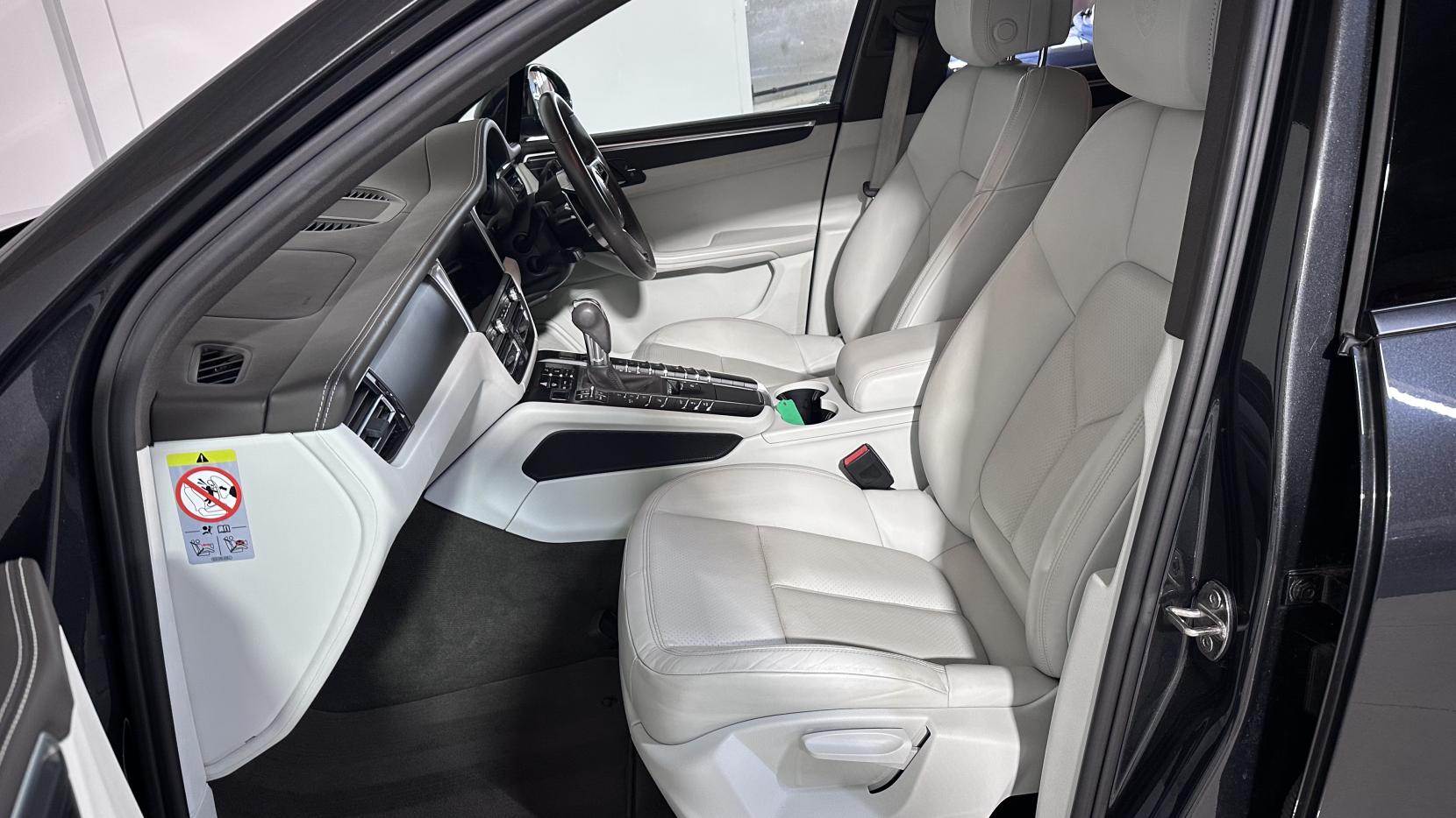 Porsche Macan 2.0T SUV 5dr Petrol PDK 4WD Euro 6 (s/s) (245 ps)