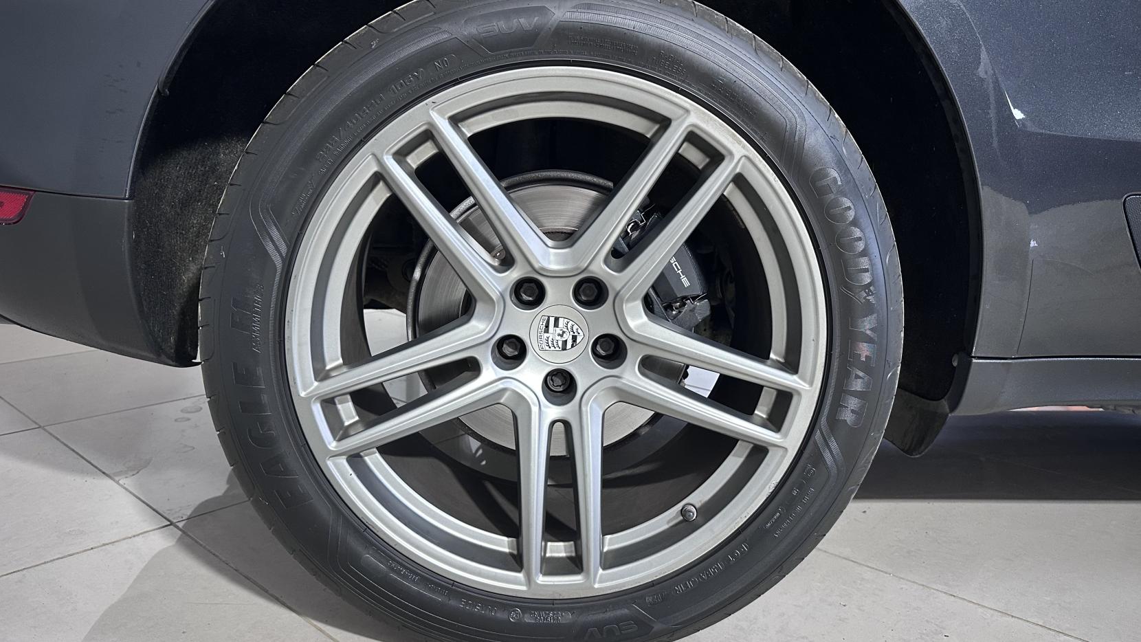 Porsche Macan 2.0T SUV 5dr Petrol PDK 4WD Euro 6 (s/s) (245 ps)
