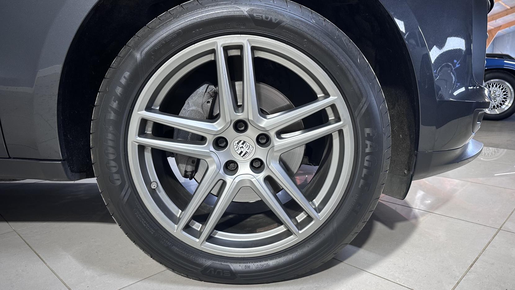 Porsche Macan 2.0T SUV 5dr Petrol PDK 4WD Euro 6 (s/s) (245 ps)
