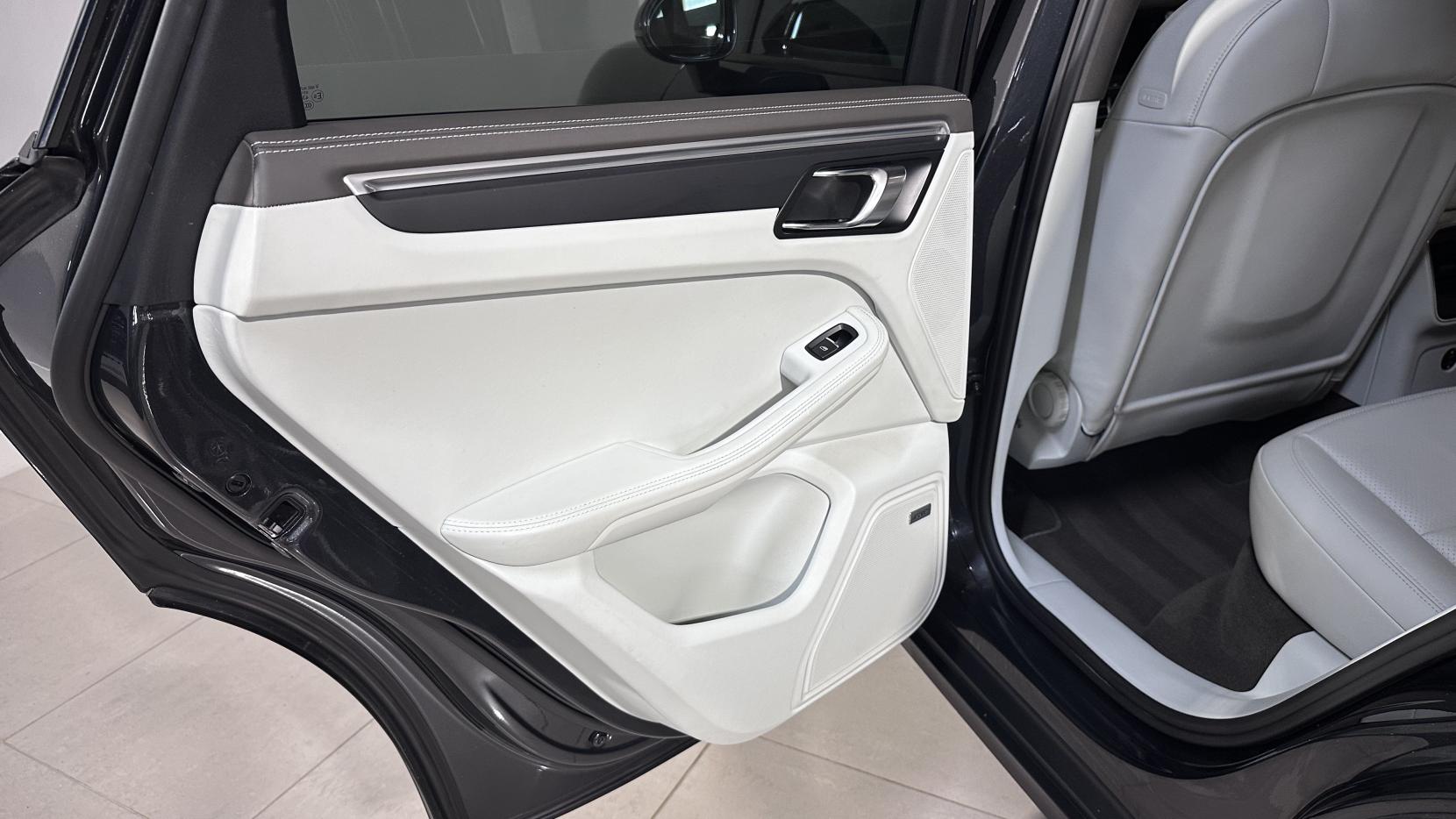 Porsche Macan 2.0T SUV 5dr Petrol PDK 4WD Euro 6 (s/s) (245 ps)