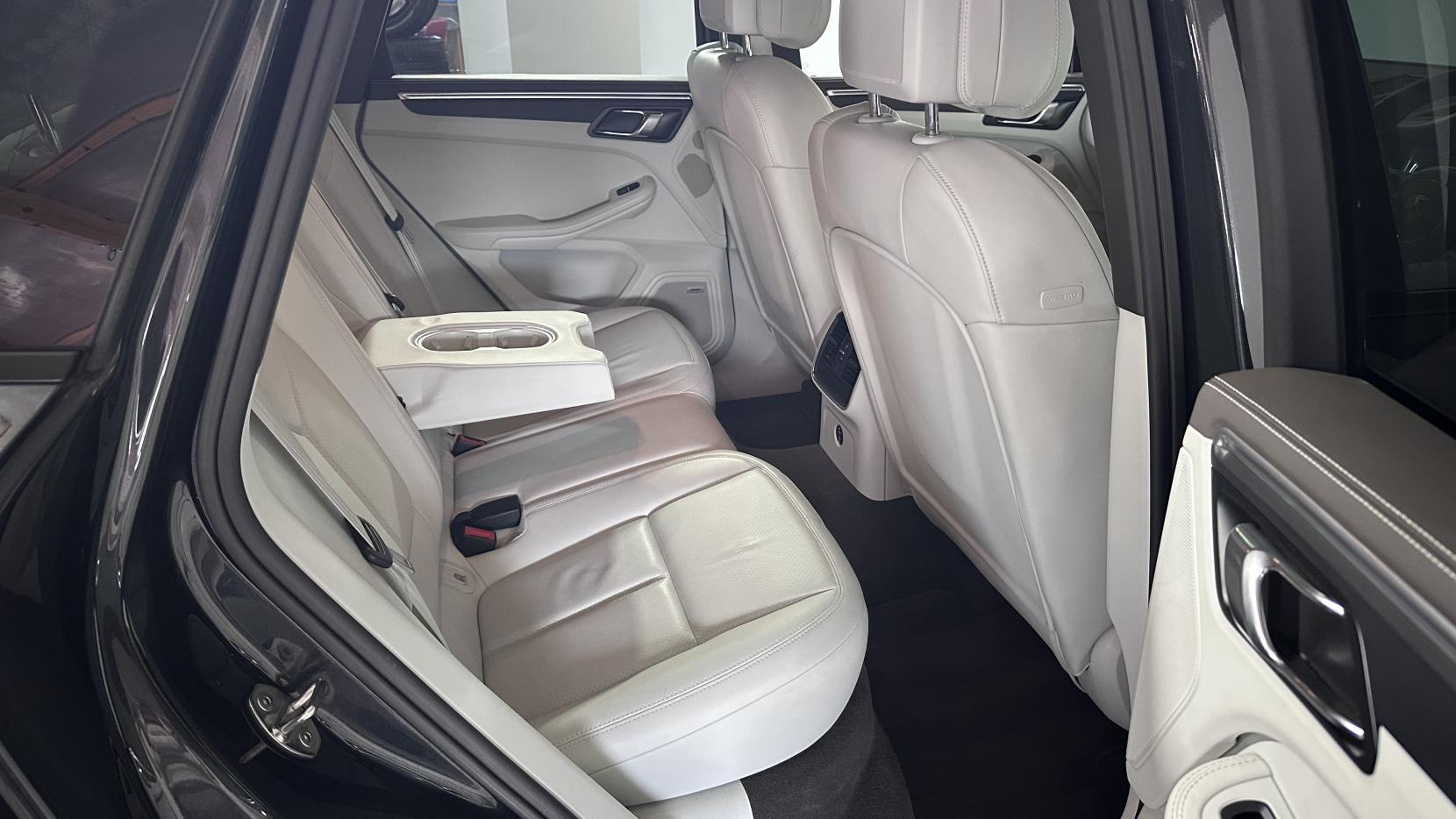 Porsche Macan 2.0T SUV 5dr Petrol PDK 4WD Euro 6 (s/s) (245 ps)
