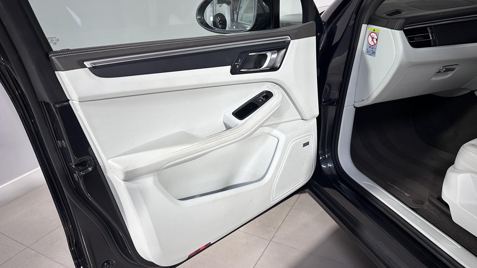 Porsche Macan 2.0T SUV 5dr Petrol PDK 4WD Euro 6 (s/s) (245 ps)