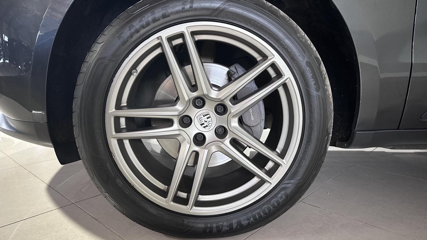 Porsche Macan 2.0T SUV 5dr Petrol PDK 4WD Euro 6 (s/s) (245 ps)