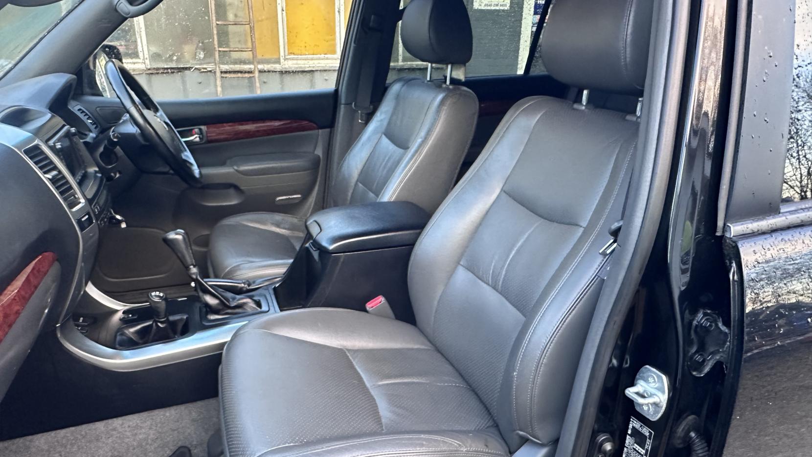 Toyota Land Cruiser 4.0 VVT-i V6 LC4 SUV 5dr Petrol Automatic (305 g/km, 245 bhp)