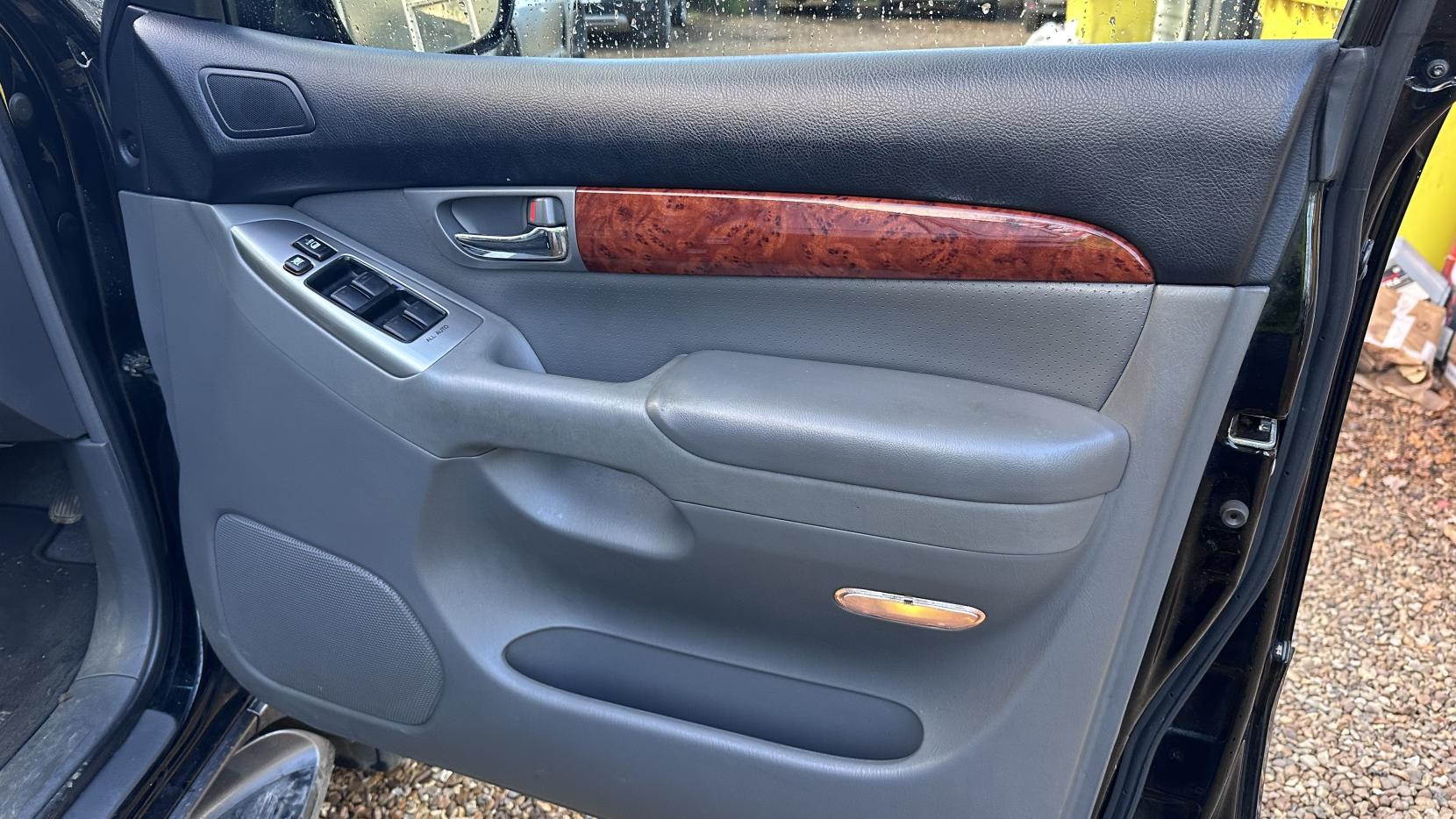 Toyota Land Cruiser 4.0 VVT-i V6 LC4 SUV 5dr Petrol Automatic (305 g/km, 245 bhp)