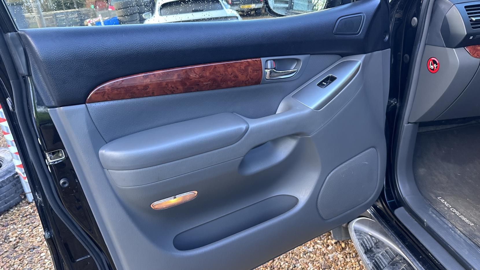 Toyota Land Cruiser 4.0 VVT-i V6 LC4 SUV 5dr Petrol Automatic (305 g/km, 245 bhp)