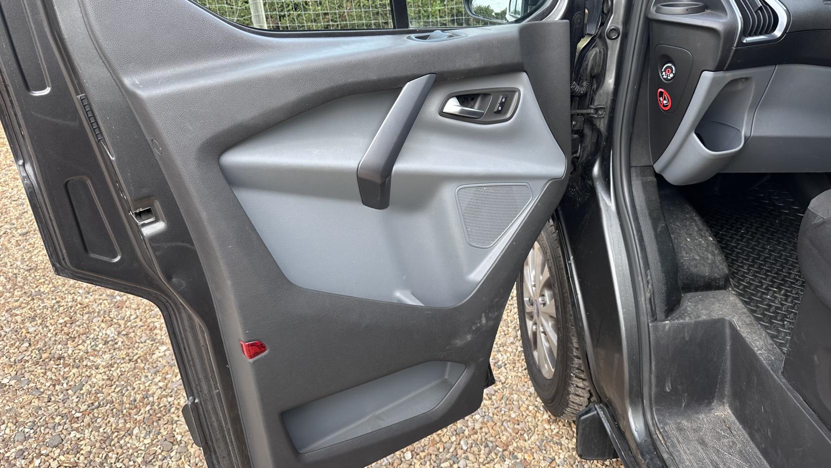 Ford Transit Custom 2.2 TDCi 270 Limited Panel Van 5dr Diesel Manual L1 H1 (186 g/km, 123 bhp)
