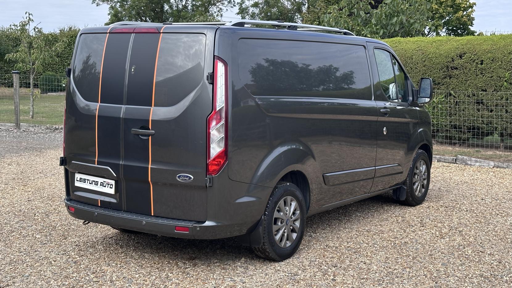 Ford Transit Custom 2.2 TDCi 270 Limited Panel Van 5dr Diesel Manual L1 H1 (186 g/km, 123 bhp)