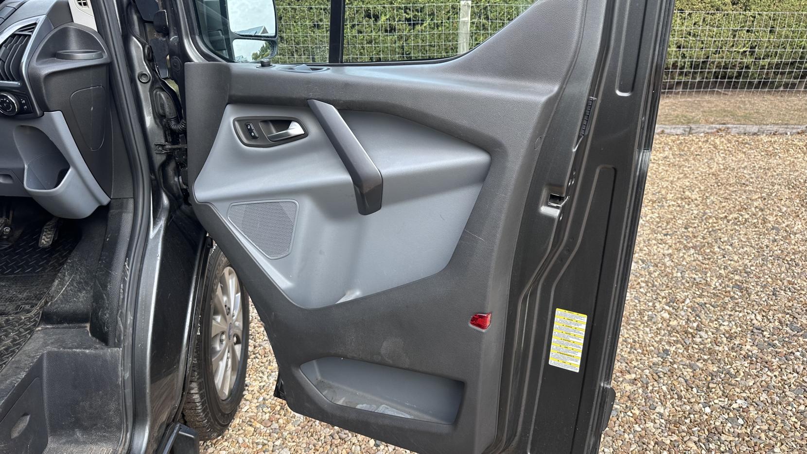 Ford Transit Custom 2.2 TDCi 270 Limited Panel Van 5dr Diesel Manual L1 H1 (186 g/km, 123 bhp)