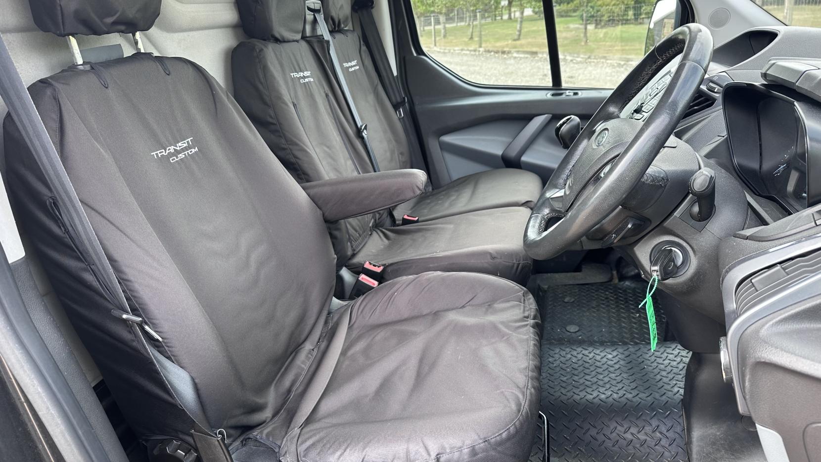 Ford Transit Custom 2.2 TDCi 270 Limited Panel Van 5dr Diesel Manual L1 H1 (186 g/km, 123 bhp)