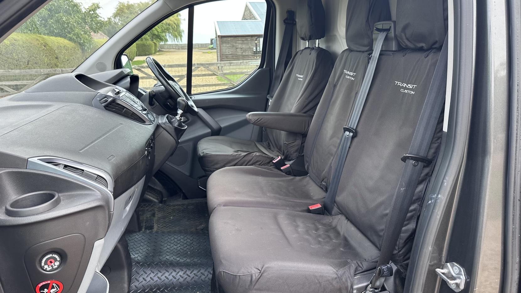 Ford Transit Custom 2.2 TDCi 270 Limited Panel Van 5dr Diesel Manual L1 H1 (186 g/km, 123 bhp)