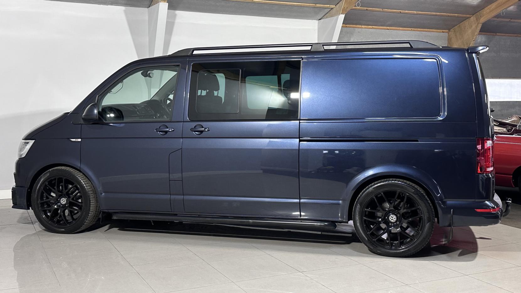 Volkswagen Transporter 2.0 BiTDI T32 BlueMotion Tech Highline Crew Van Double Cab 5dr Diesel DSG 4Motion LWB Euro 6 (s/s) (204 ps)