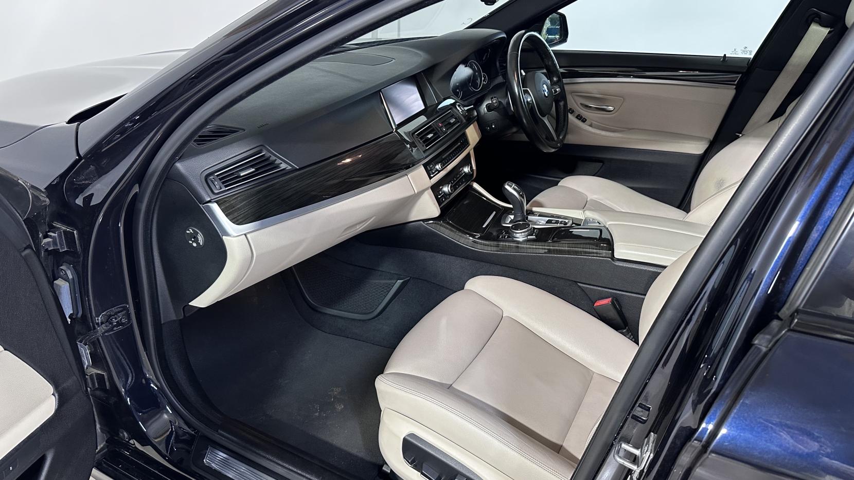 BMW 5 Series 3.0 535d M Sport Touring 5dr Diesel Auto Euro 6 (s/s) (313 ps)