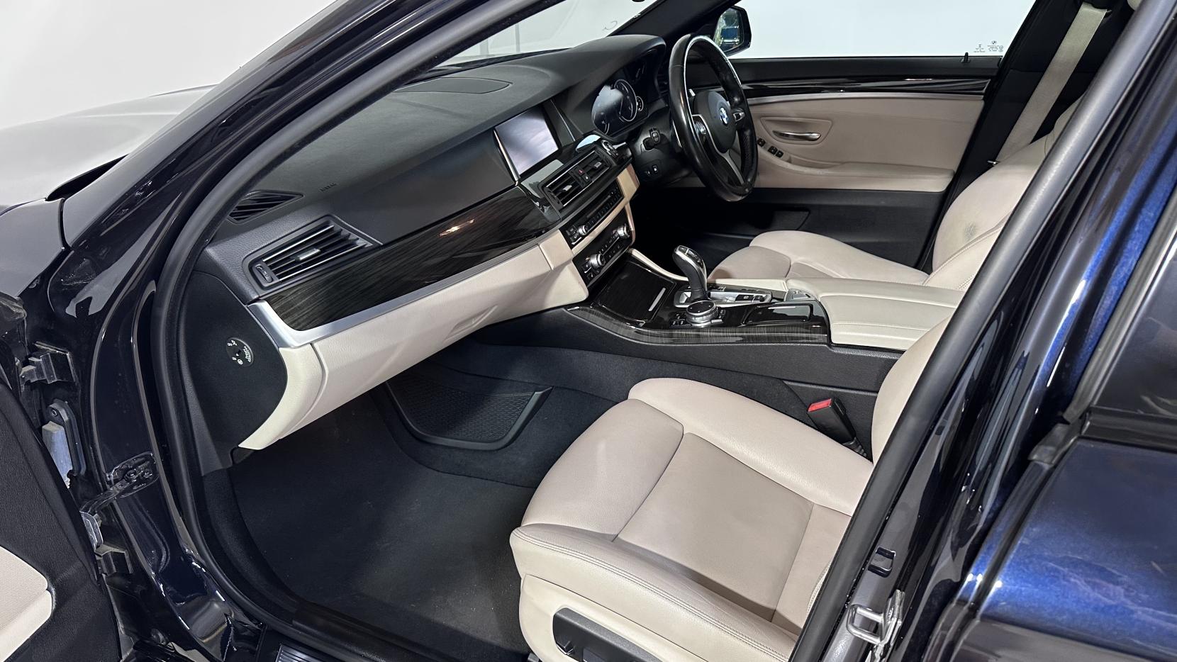 BMW 5 Series 3.0 535d M Sport Touring 5dr Diesel Auto Euro 6 (s/s) (313 ps)