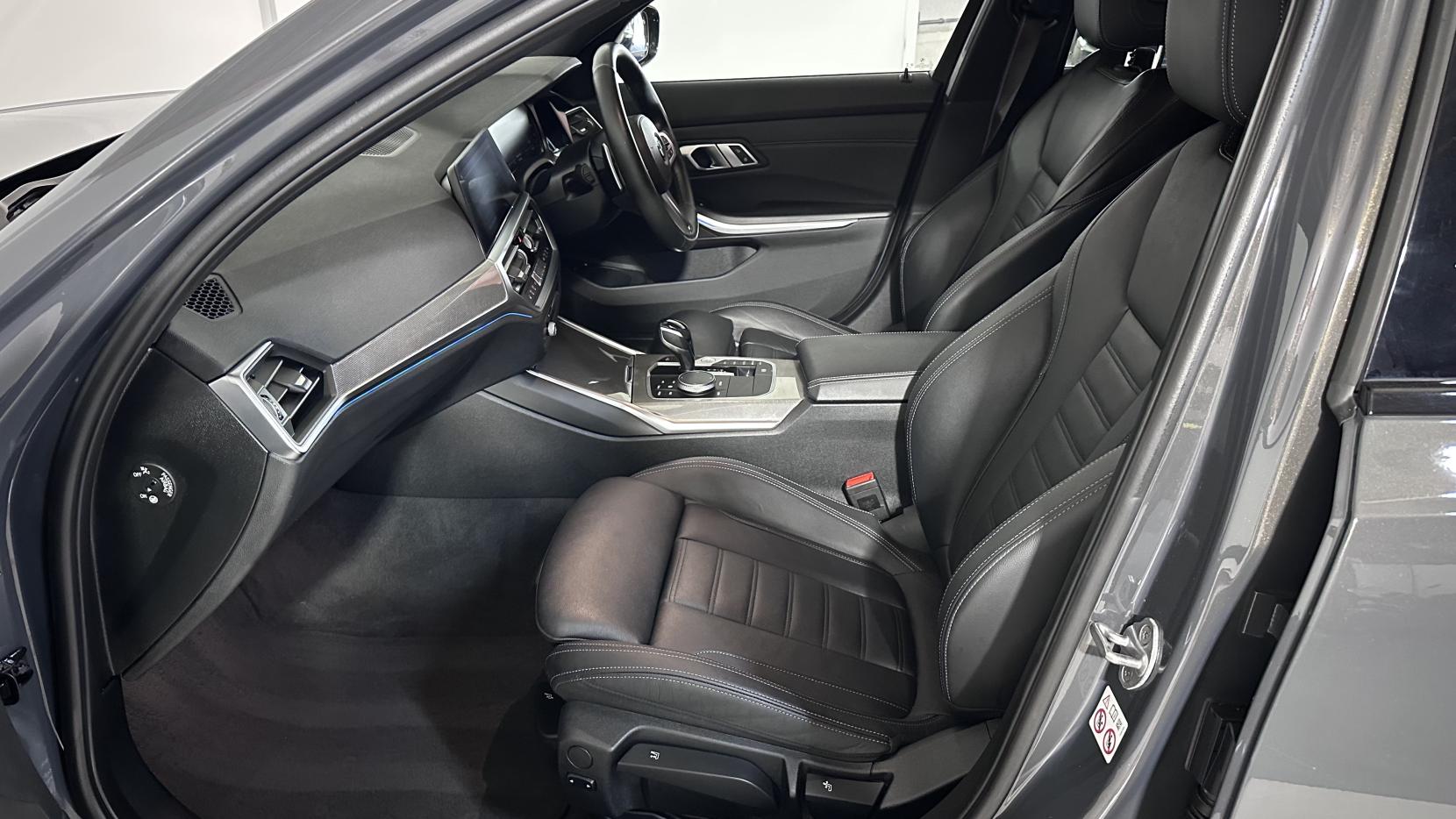 BMW 3 Series 2.0 330e 12kWh M Sport Pro Edition Touring 5dr Petrol Plug-in Hybrid Auto Euro 6 (s/s) (292 ps)