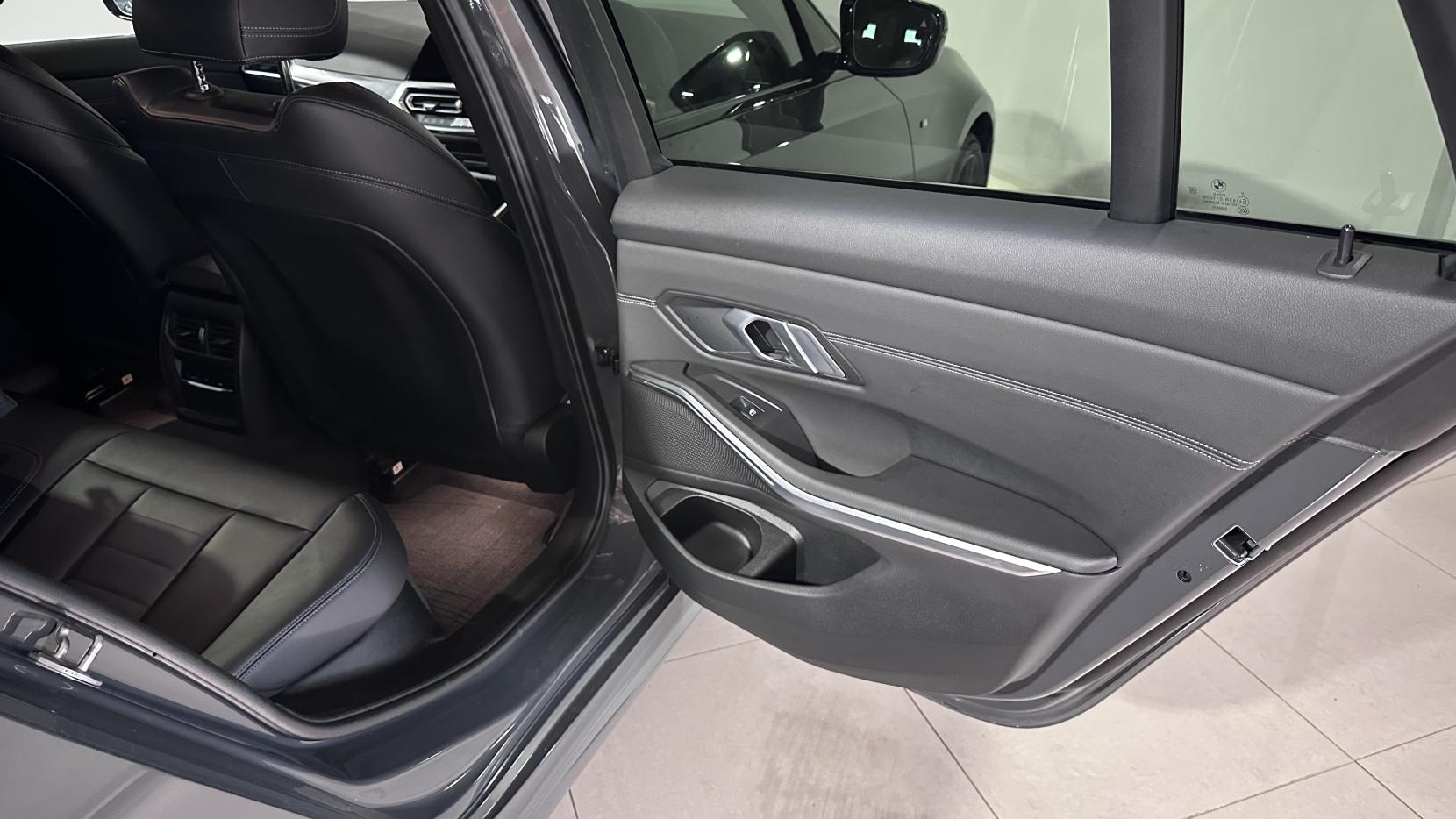 BMW 3 Series 2.0 330e 12kWh M Sport Pro Edition Touring 5dr Petrol Plug-in Hybrid Auto Euro 6 (s/s) (292 ps)
