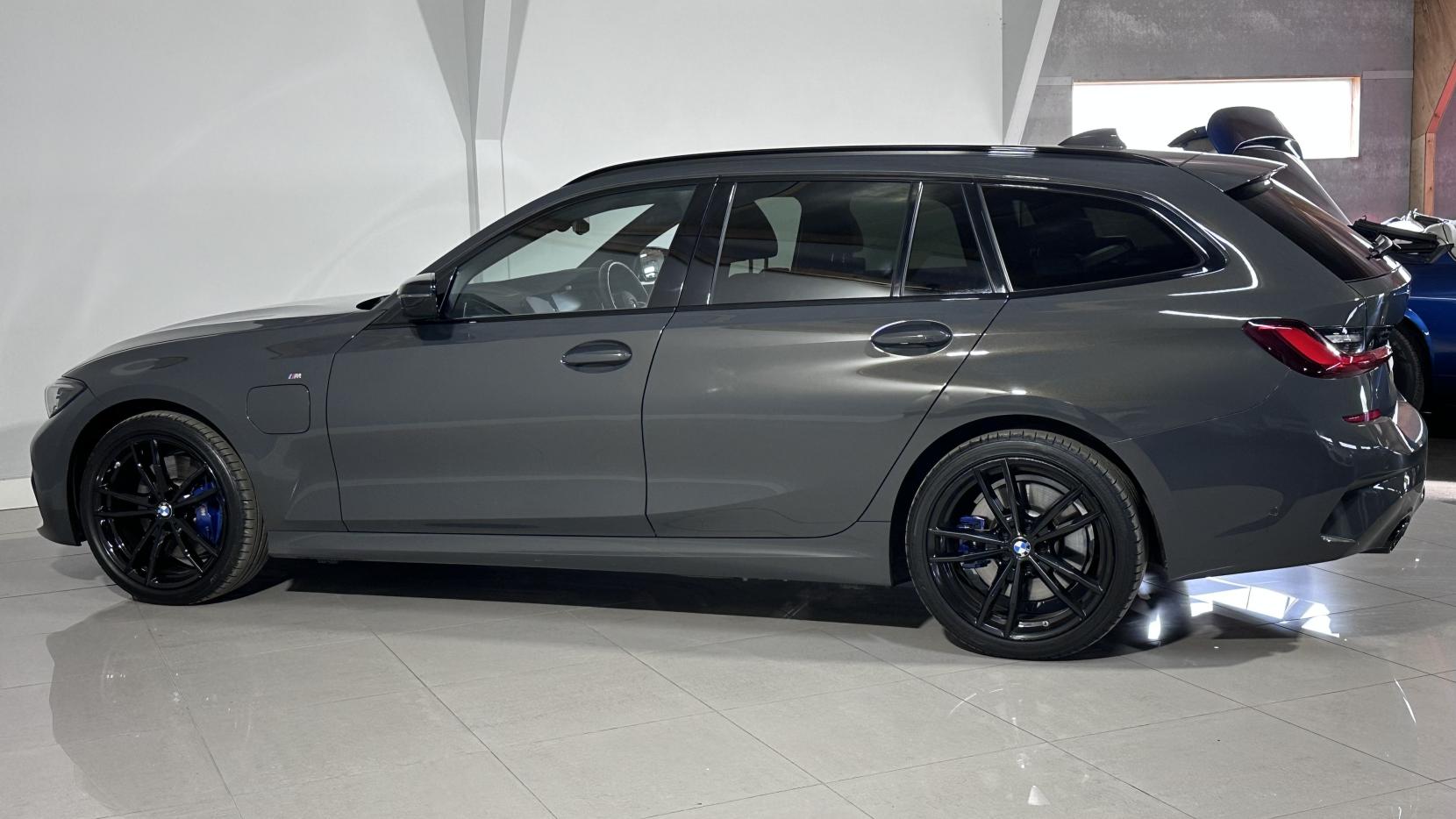 BMW 3 Series 2.0 330e 12kWh M Sport Pro Edition Touring 5dr Petrol Plug-in Hybrid Auto Euro 6 (s/s) (292 ps)
