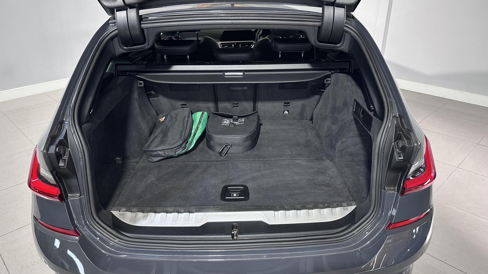 BMW 3 Series 2.0 330e 12kWh M Sport Pro Edition Touring 5dr Petrol Plug-in Hybrid Auto Euro 6 (s/s) (292 ps)