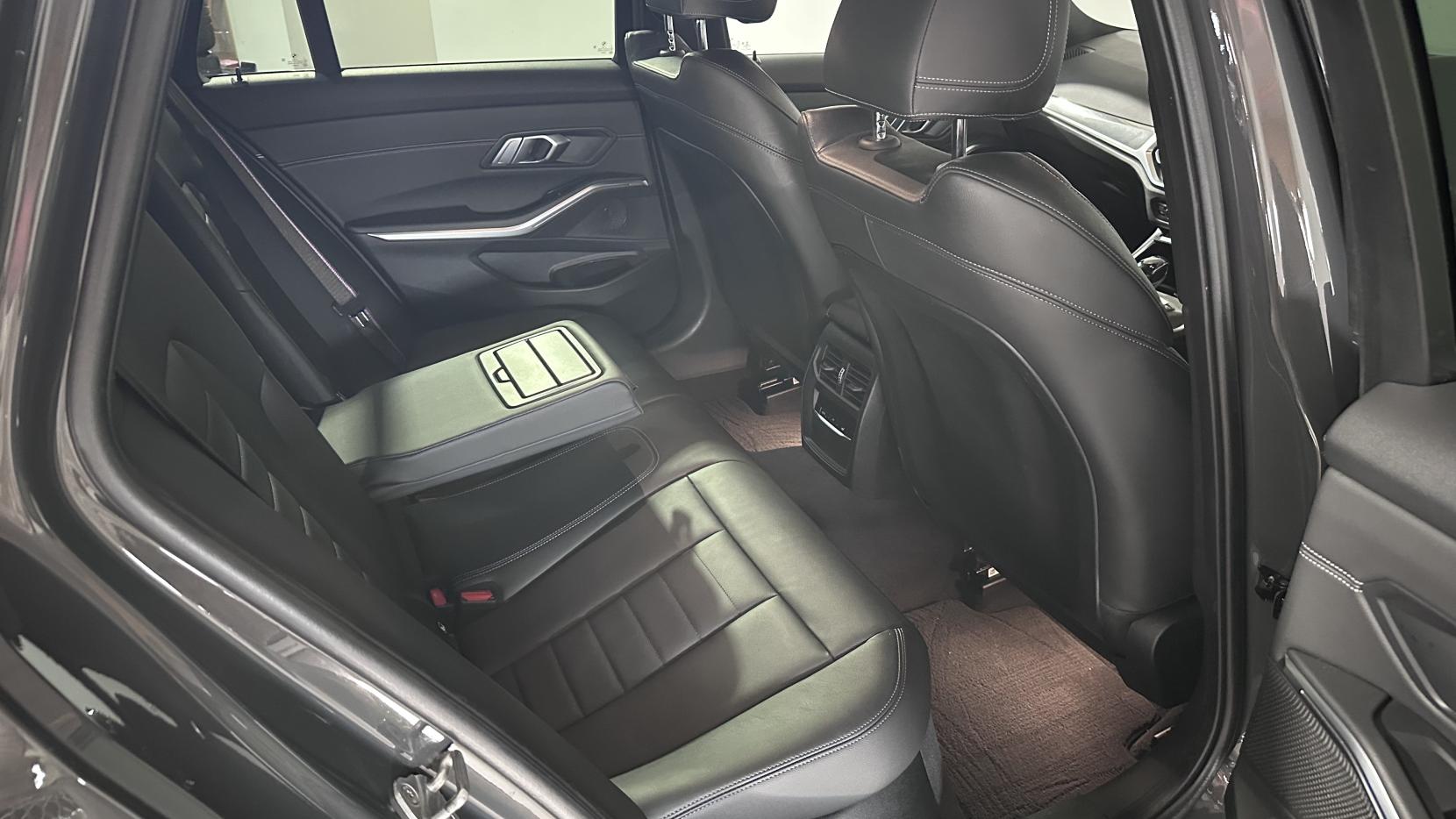 BMW 3 Series 2.0 330e 12kWh M Sport Pro Edition Touring 5dr Petrol Plug-in Hybrid Auto Euro 6 (s/s) (292 ps)