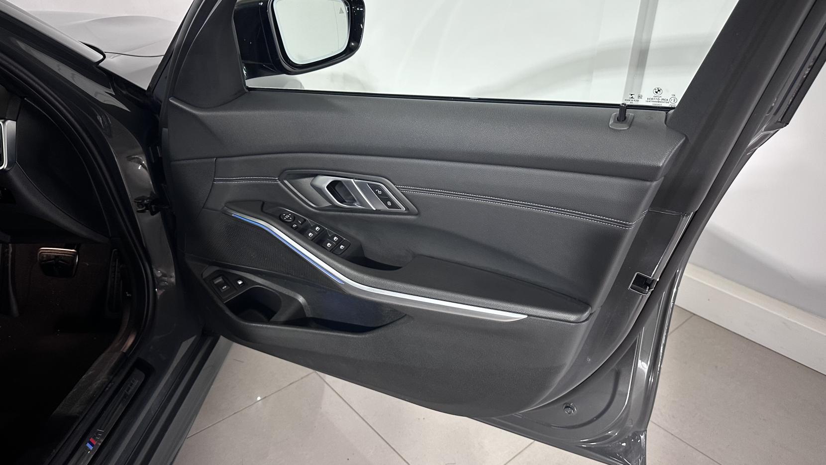 BMW 3 Series 2.0 330e 12kWh M Sport Pro Edition Touring 5dr Petrol Plug-in Hybrid Auto Euro 6 (s/s) (292 ps)
