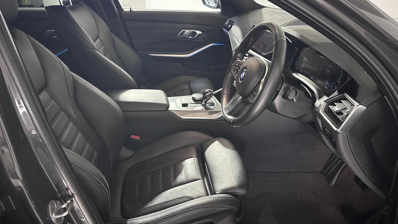 BMW 3 Series 2.0 330e 12kWh M Sport Pro Edition Touring 5dr Petrol Plug-in Hybrid Auto Euro 6 (s/s) (292 ps)