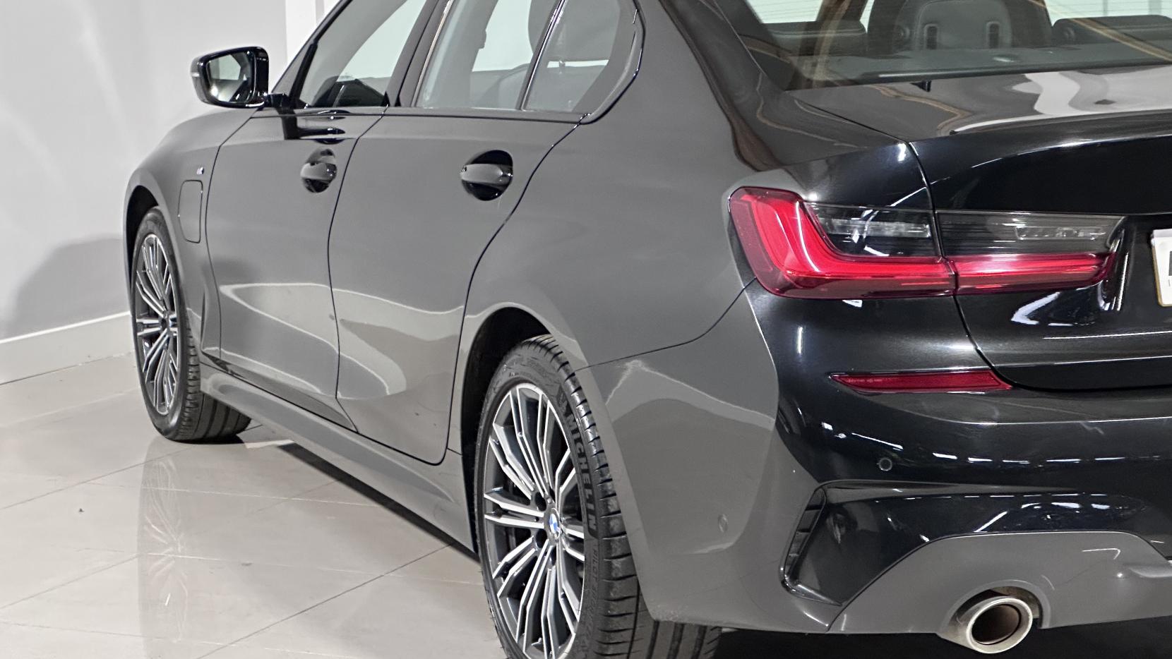 BMW 3 Series 2.0 330e 12kWh M Sport Saloon 4dr Petrol Plug-in Hybrid Auto Euro 6 (s/s) (292 ps)